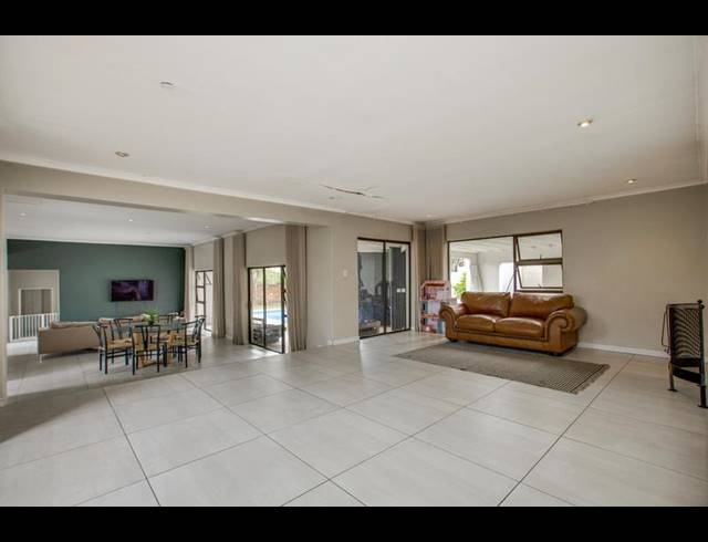 4 BEDROOM HOUSE FOR SALE IN FOURWAYS GARDENS